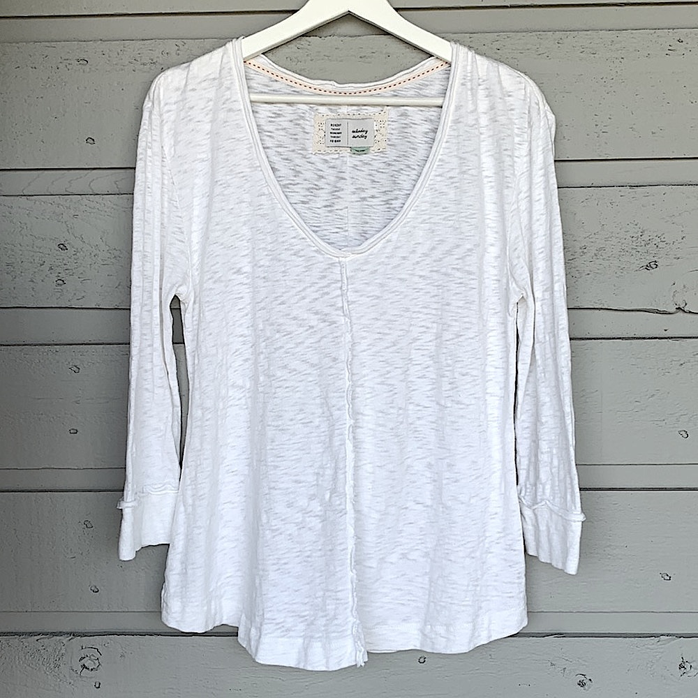 SATURDAY SUNDAY ANTHROPOLOGIE SNOWY WHITE V-NECK EXPOSED SEAMS 100% COTTON TOP